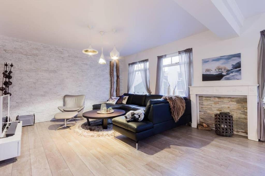 Superb Central Location, No Car Needed - Spacious Акурейри Экстерьер фото