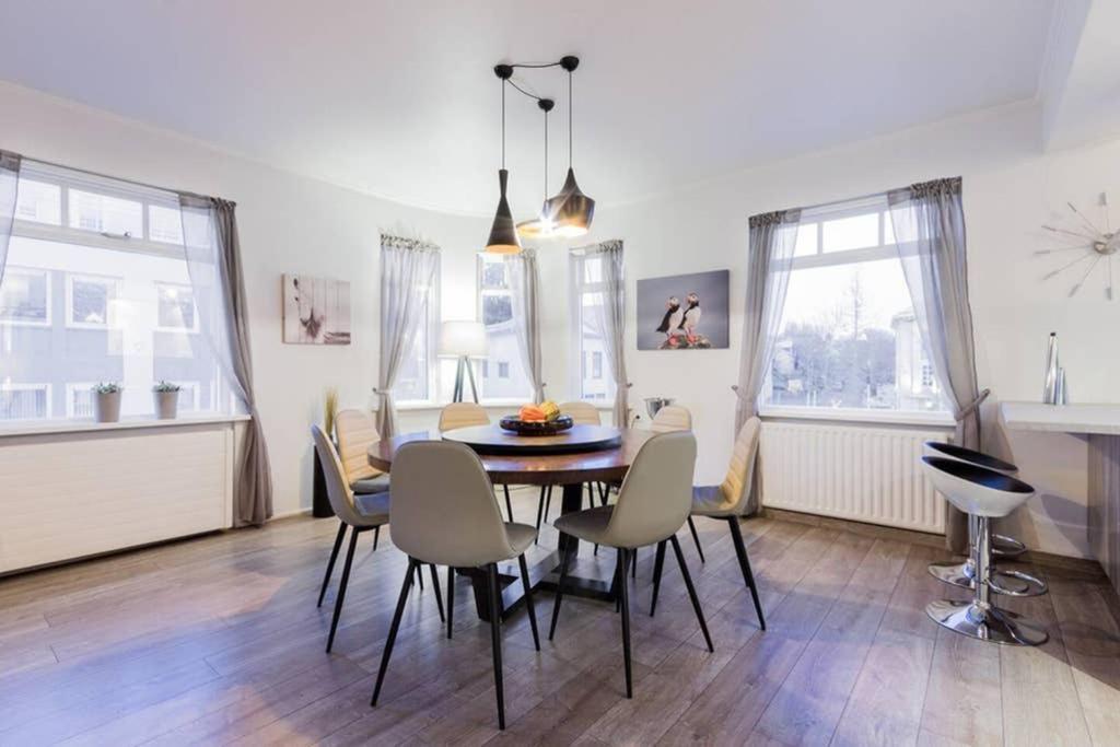 Superb Central Location, No Car Needed - Spacious Акурейри Экстерьер фото