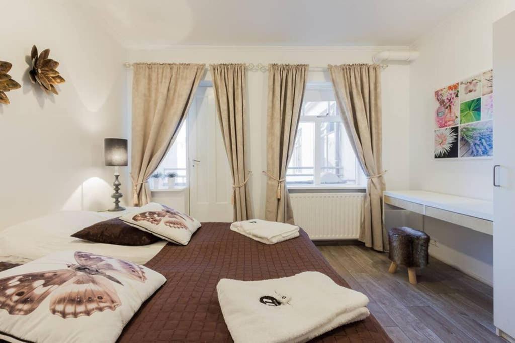 Superb Central Location, No Car Needed - Spacious Акурейри Экстерьер фото