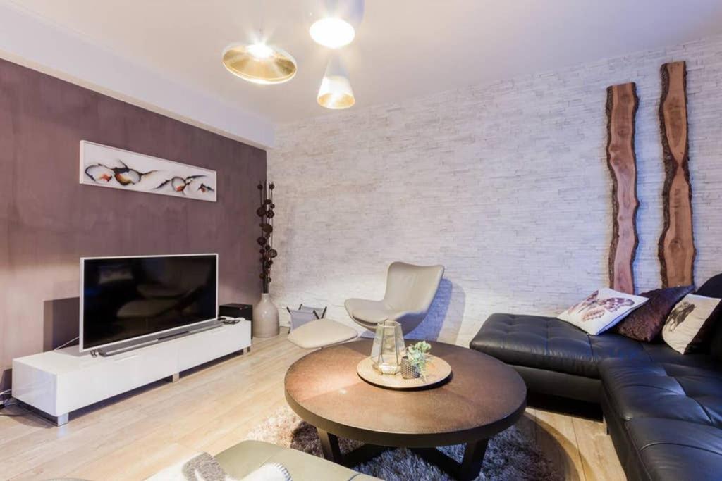 Superb Central Location, No Car Needed - Spacious Акурейри Экстерьер фото