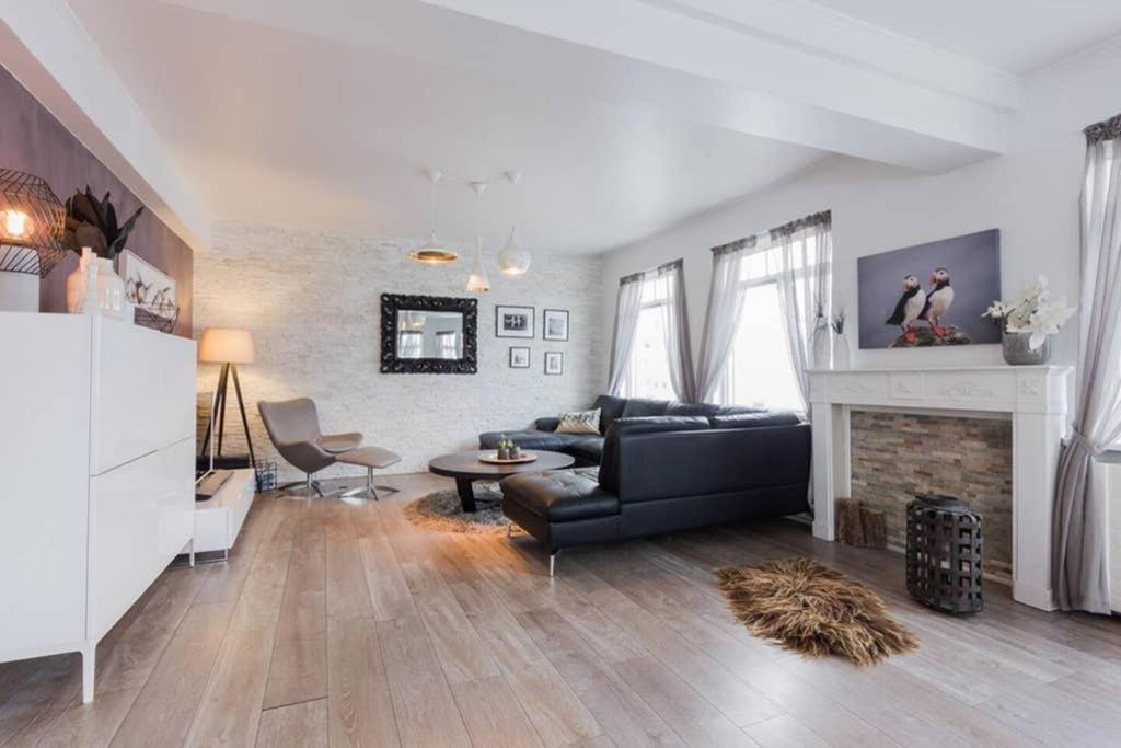 Superb Central Location, No Car Needed - Spacious Акурейри Экстерьер фото